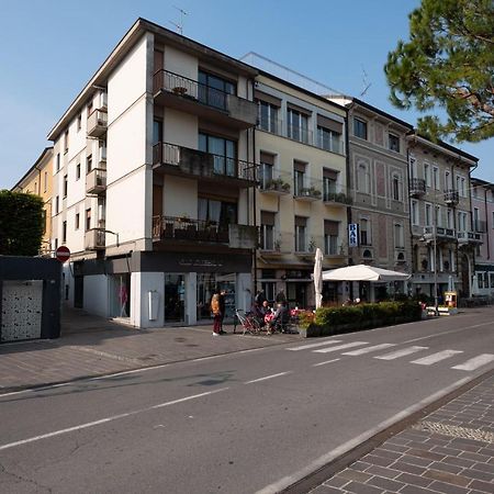 By The Lake Apartments - Centro Storico Desenzano del Garda Bagian luar foto