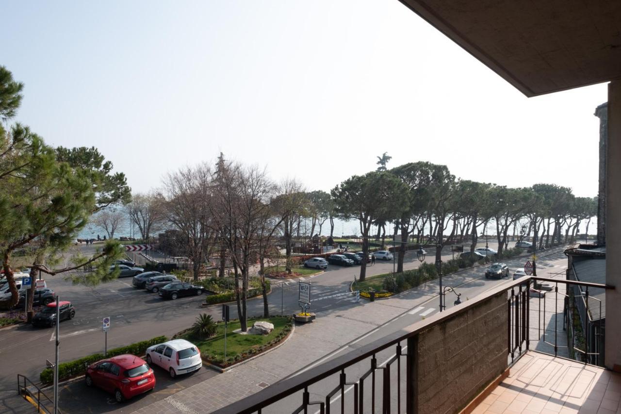 By The Lake Apartments - Centro Storico Desenzano del Garda Bagian luar foto