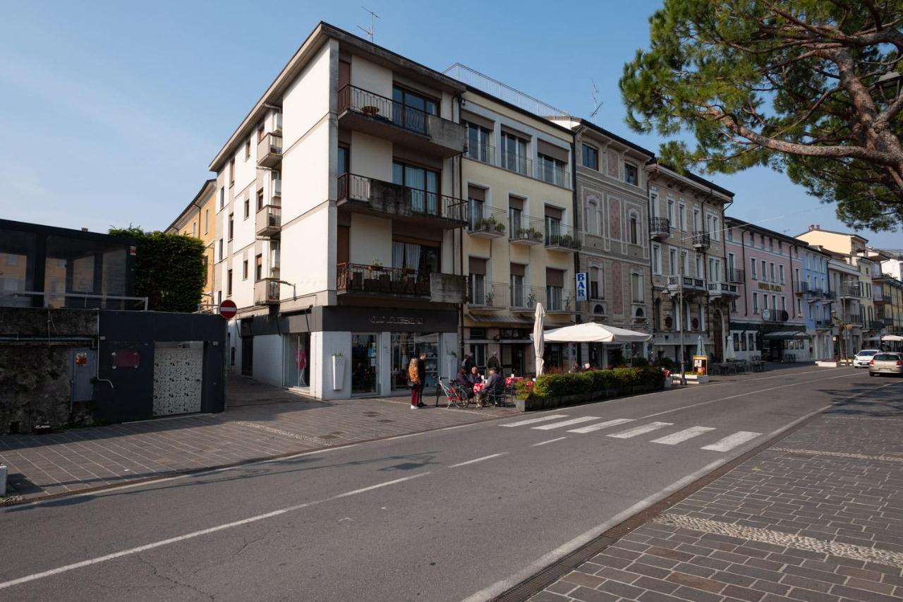 By The Lake Apartments - Centro Storico Desenzano del Garda Bagian luar foto